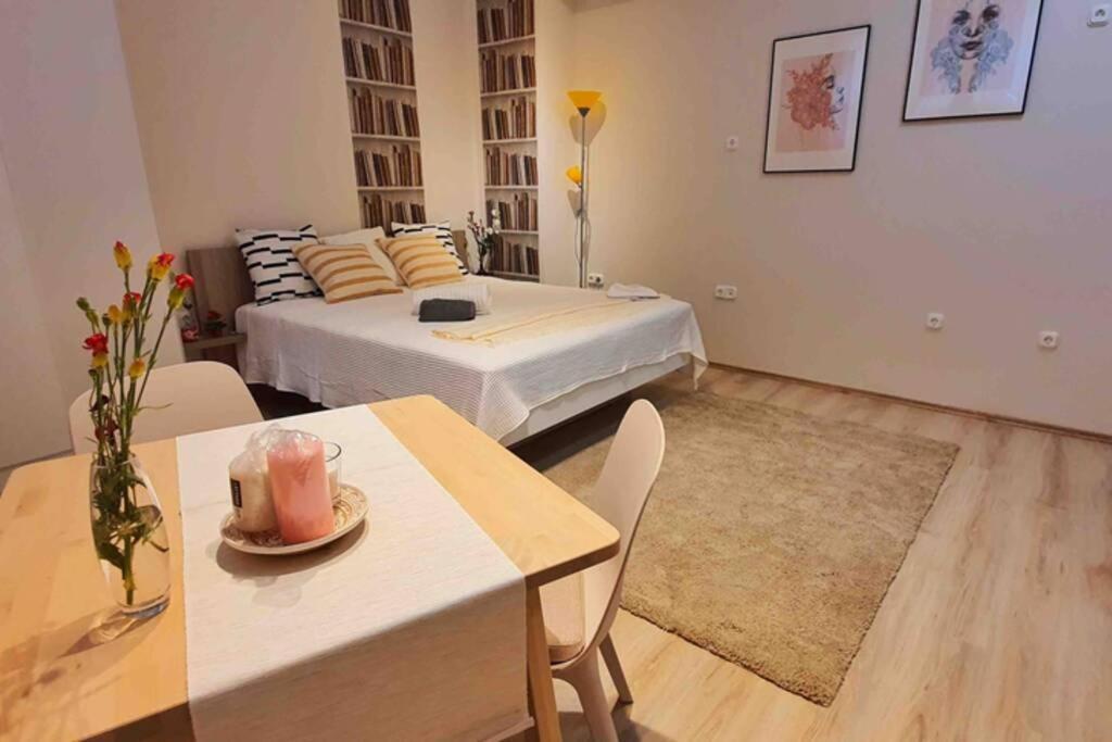 Flat In The Center Of Apartman *